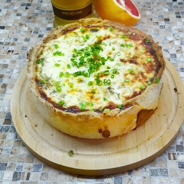 Quiche with mushrooms and chicken