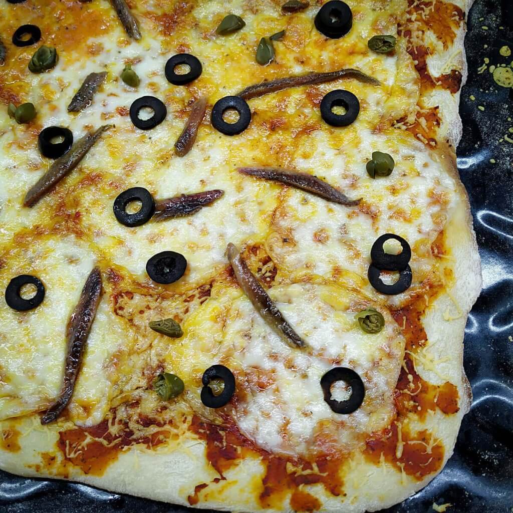 Anchovy Pizza with Capers - Cook4yourself: Healthy recipes