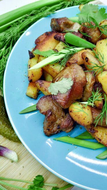 Roast pork and potatoes with pickled vegetables (Russian traditional dish)